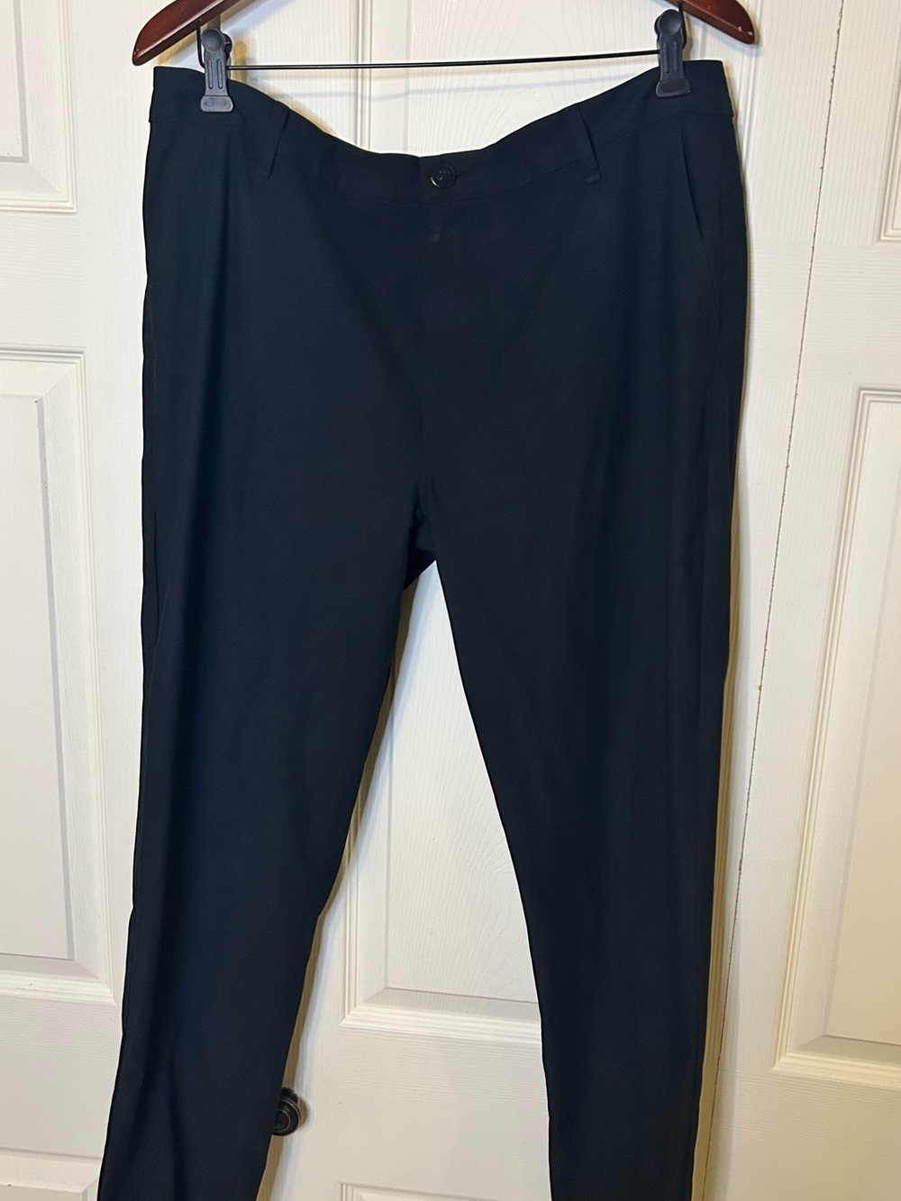 Men’s Black golf pants All In Motion Preowned with flaws.